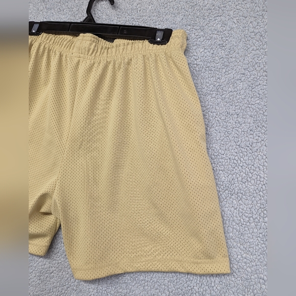 HMDD Shorts Mens Large Happy Memories Don't Die Los Angeles Cali Tan Beige USA - Picture 9 of 14